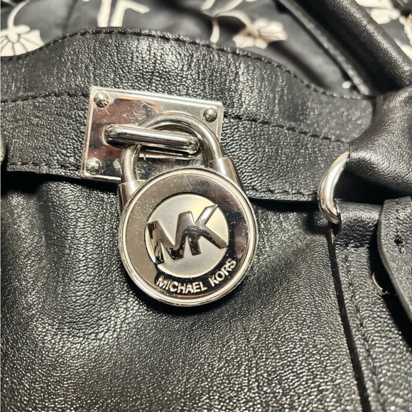 Michael Kors Black Leather Shoulder Bag - Picture 2 of 12